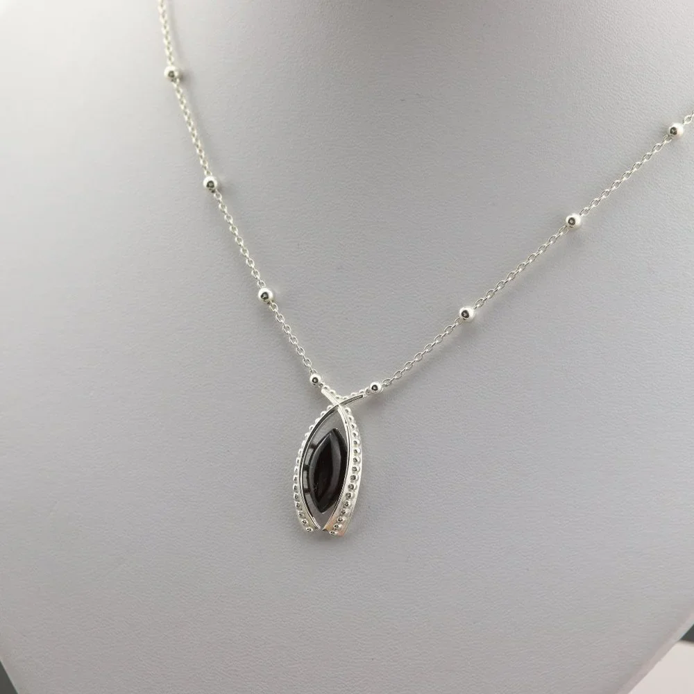 Sterling silver necklace with natural Baltic amber - Picture 6 of 11